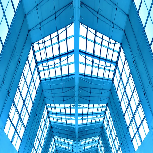 Symetrický strop uvnitř nákupního centra — Stock fotografie