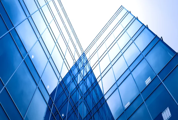 비즈니스 빌딩의 초록 유리 사이드 — 스톡 사진