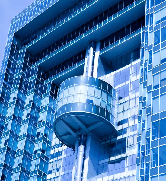 Kék átlátszó üvegfal, modern c épület ház — Stock Fotó