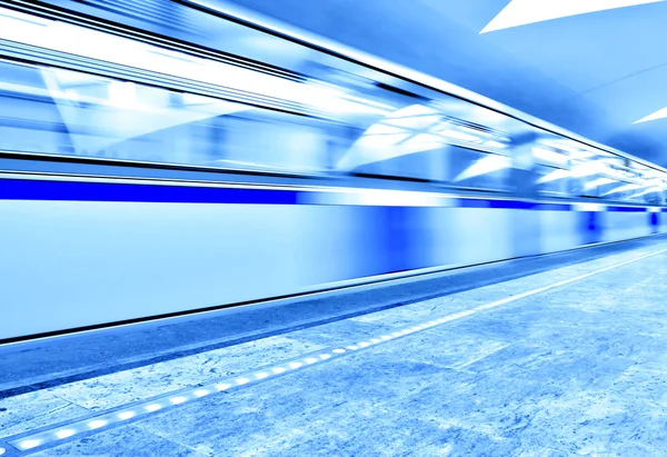Zug auf U-Bahn-Station verschieben — Stockfoto