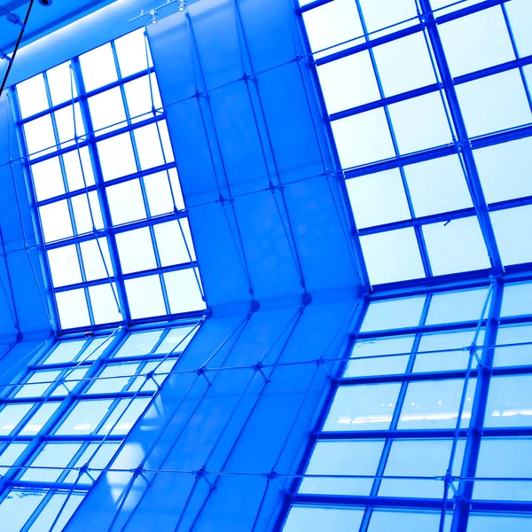 Moderno teto azul no escritório — Fotografia de Stock