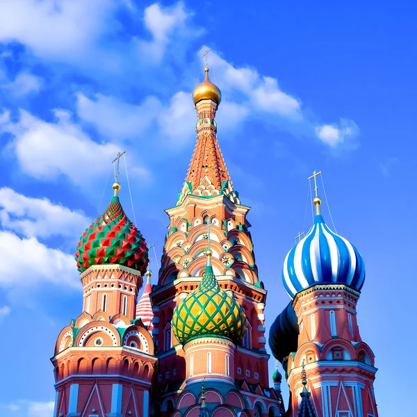 モスクワの赤の広場にある聖バジル大聖堂 — ストック写真