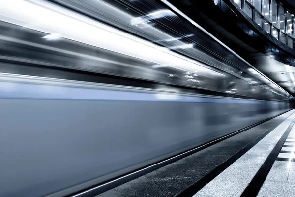 Hızlı trenin hareket tarafından — Stok fotoğraf