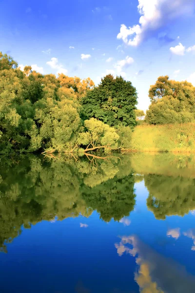 Beautiful reflection of landscape — Stock Photo, Image