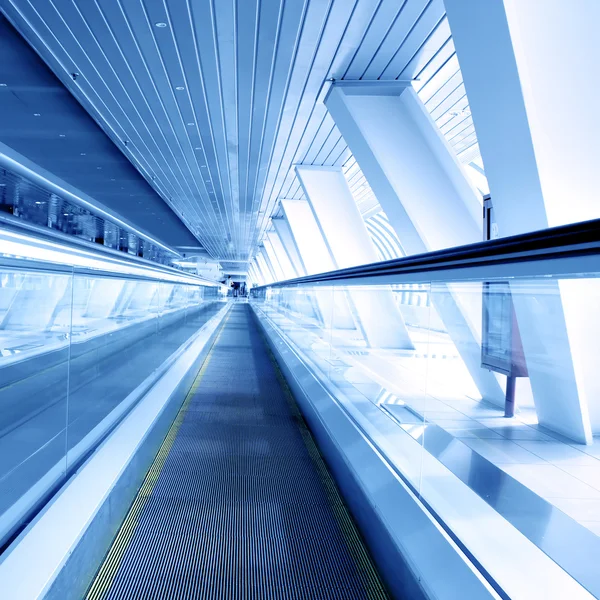 空港で近代的な未来的な廊下 — Φωτογραφία Αρχείου