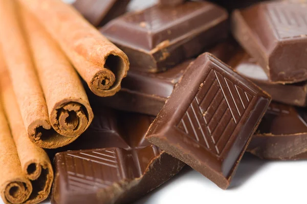 Broken pieces of chocolate — Stock Photo, Image