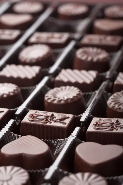 Caramelos de chocolate surtidos en caja —  Fotos de Stock