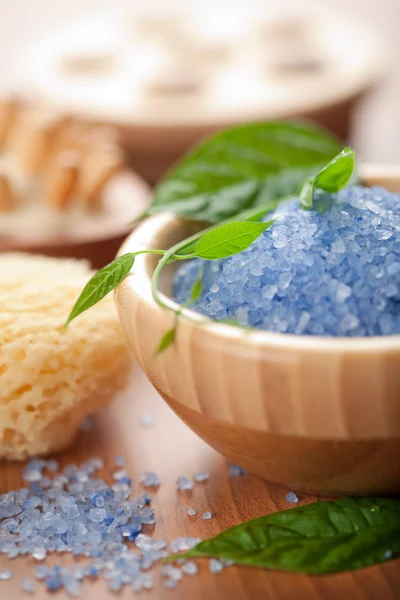 Herbal salt and leaves. spa and body care — Stock Photo, Image