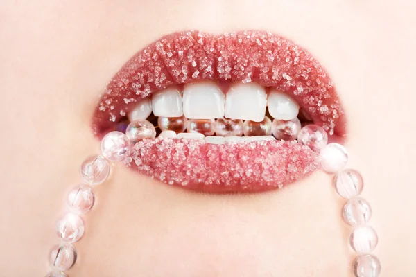 Sladké rty a bílé zuby — Stock fotografie