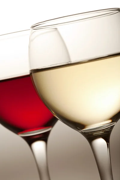 Glasses of white and red wine isolated — Stock Photo, Image