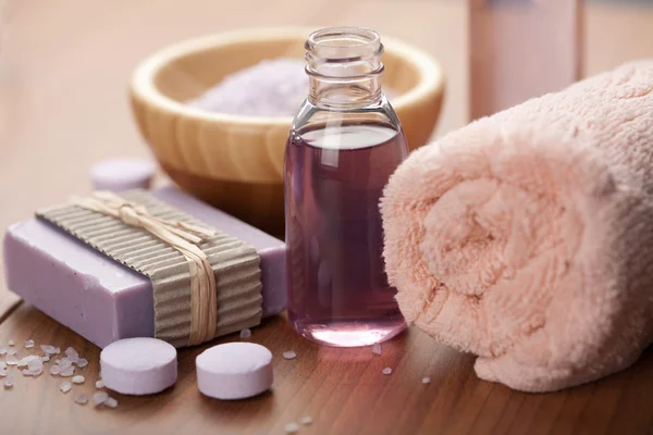 Aceite esencial y jabón de hierbas. spa y cuidado corporal — Foto de Stock
