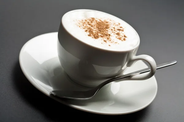 Cangkir putih cappuccino — Stok Foto