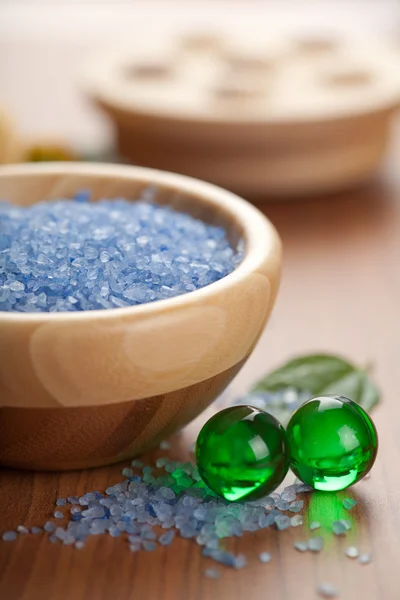 Травяная соль и шарики для ванн — стоковое фото