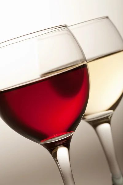Glasses of white and red wine — Stock Photo, Image