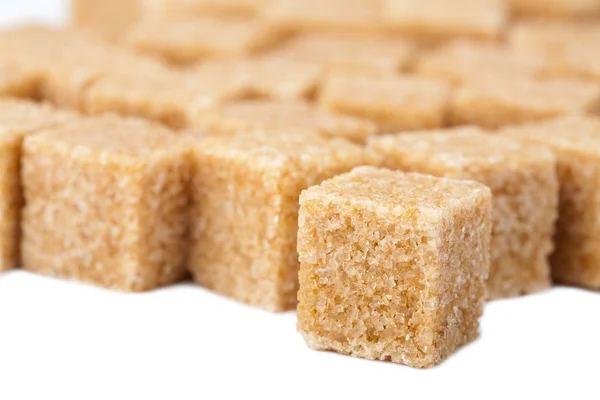Кубики тростинного цукру ізольовані — стокове фото