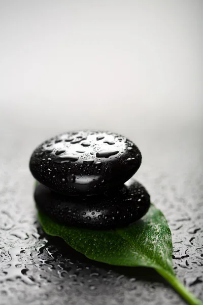 Spa stones and leaf with water drops — Stock Photo, Image