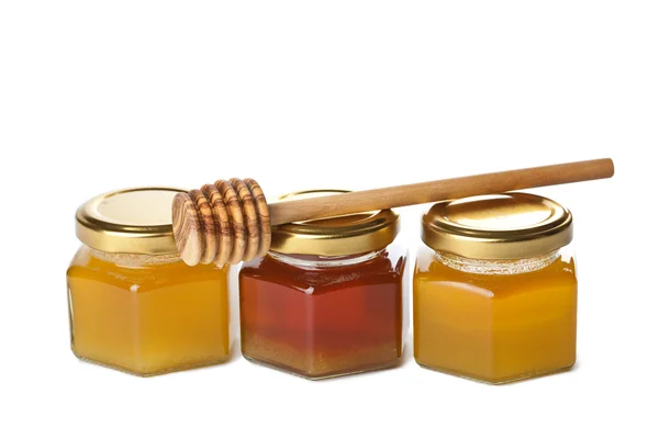 Miel en botellas y tarro de madera aislado — Foto de Stock