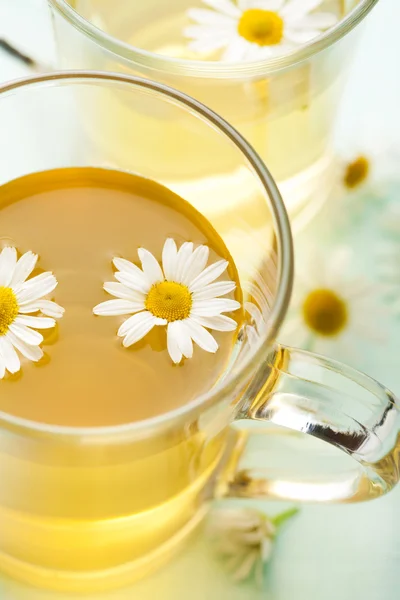 Ziołową herbatę z kwiatów rumianku — Zdjęcie stockowe