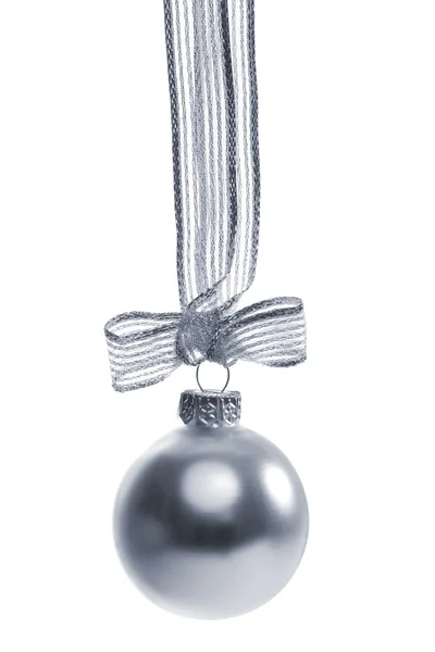 Silver christmas ball isolerade — Stockfoto