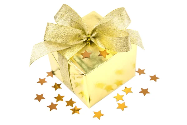 Caixa de presente dourado com arco isolado — Fotografia de Stock