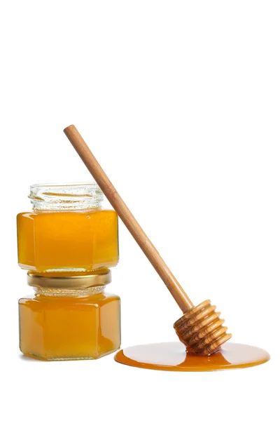 Olla de madera con miel y botella aislada —  Fotos de Stock