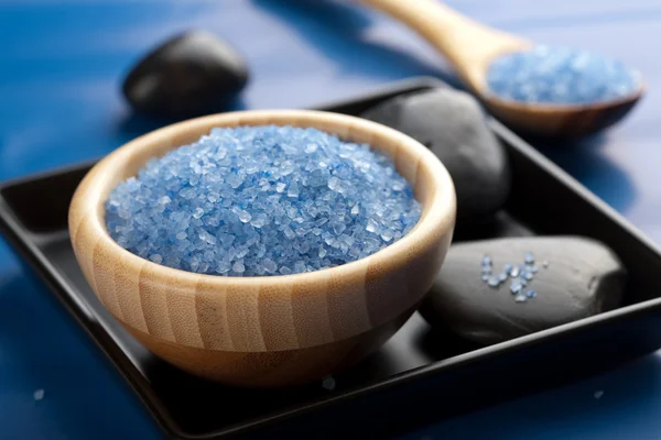 Kruiden zout en spa stenen — Stockfoto