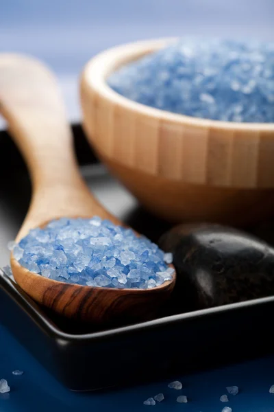 Kruiden zout en spa stenen — Stockfoto
