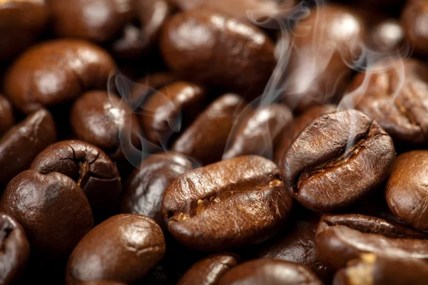 Hot roasted coffee beans background — Stock Photo, Image