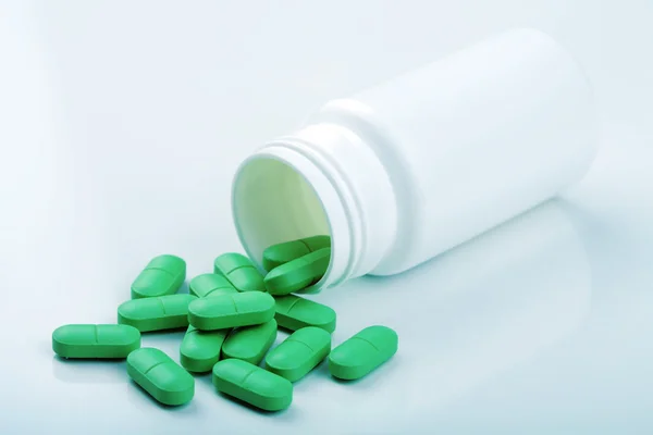 Comprimidos cápsula verde — Fotografia de Stock