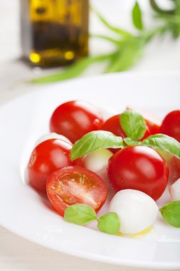 Caprese salatası