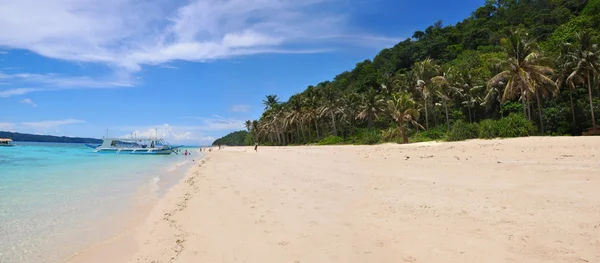 Belle plage de sable blanc à Boracay — Photo