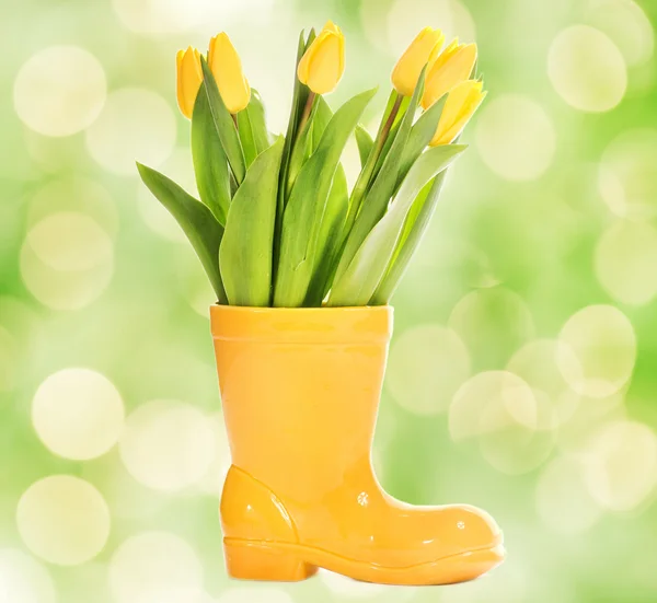Resh tulips in yellow vase — Stock Photo, Image