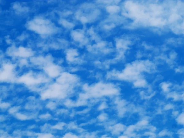 Céu Azul Com Nuvens Fofas — Fotografia de Stock
