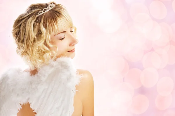 Όμορφη άγγελος πάνω από αφηρημένη ροζ φόντο — Φωτογραφία Αρχείου