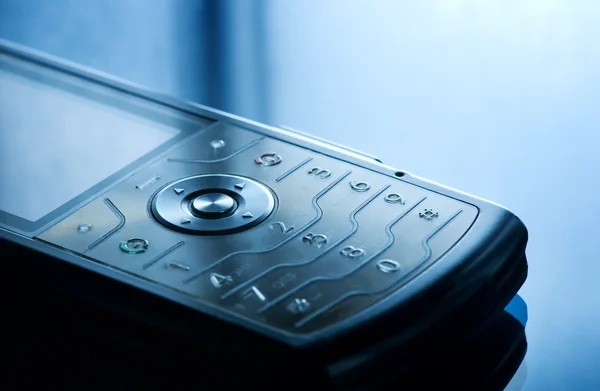 Telefon Komórkowy Bliska Strzał Tonie Kolorze Niebieskim — Zdjęcie stockowe