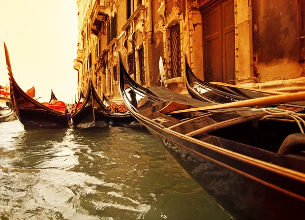 Традиційні Венеції гондоли їзди — стокове фото