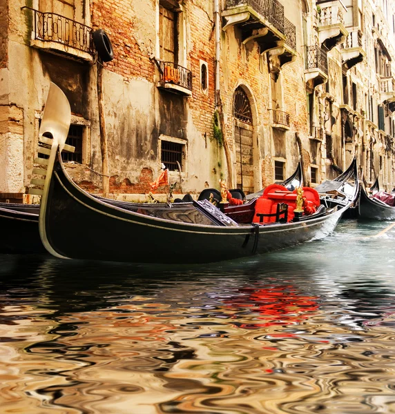 Paseo tradicional en gandola de Venecia — Foto de Stock