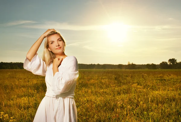 Beautiful woman outdoors — Stock Photo, Image