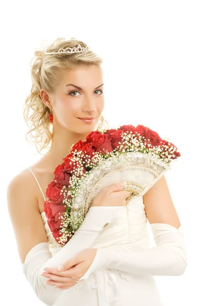 年轻貌美的新娘与豪华束红玫瑰 在白色背景上孤立 — 图库照片