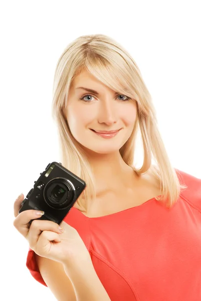 Mooie lachende vrouw met digitale camera. geïsoleerd op witte b — Stockfoto