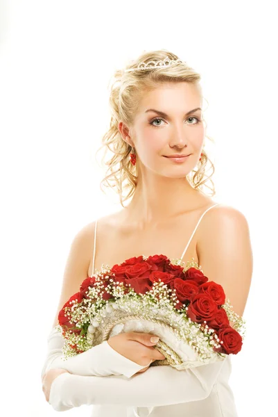 Linda noiva jovem com bouquet de luxo de rosas vermelhas. Isolados — Fotografia de Stock