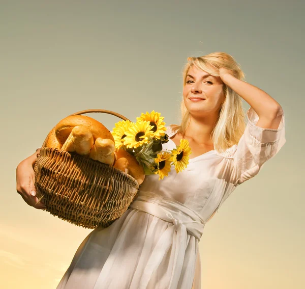 Young Beautiful Woman Bouquet Sunflowers Field Sunset — Stock Photo, Image