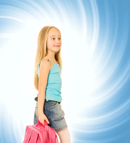 Молода Дівчина Рожевим Рюкзаком Над Стислим Синім Тлом — стокове фото