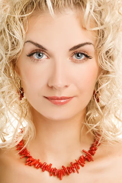 Beautiful young woman close-up portrait — Stock Photo, Image