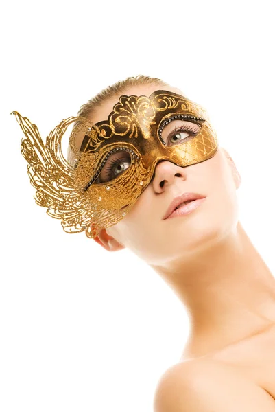 Linda jovem com máscara de carnaval em seu rosto — Fotografia de Stock