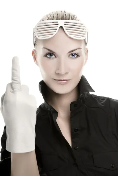 Dühös fiatal nő megmutatja a középső ujj. elszigetelt fehér — Stock Fotó