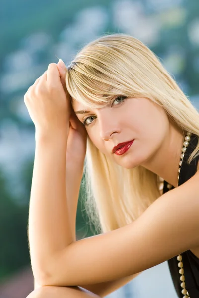 Beautiful young woman portrait — Stock Photo, Image