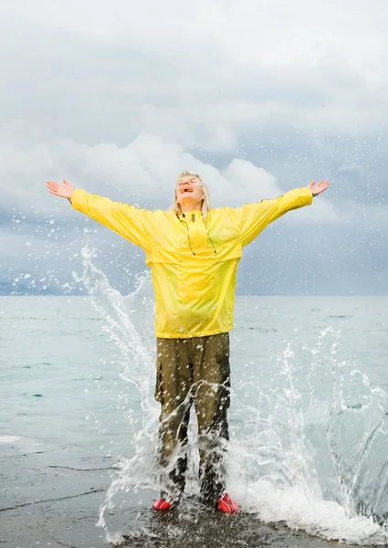 Happy Young Woman Ocean Storm — Stock Photo, Image