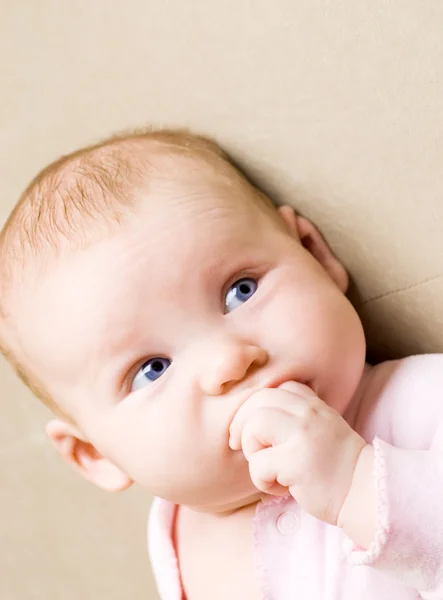 Bonito bebê close-up retrato — Fotografia de Stock