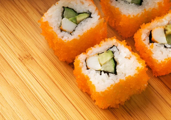 Kalifornien Futomaki Sushi Auf Bambusteller — Stockfoto